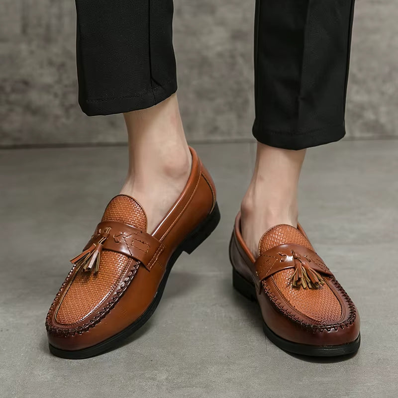 Klassische Slip-On Schuhe mit Quasten