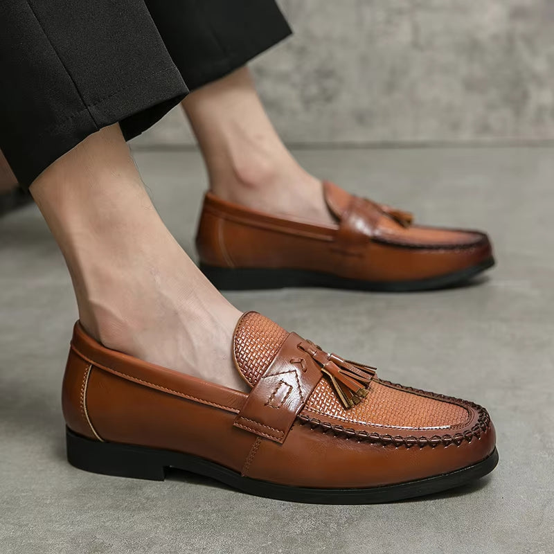 Klassische Slip-On Schuhe mit Quasten